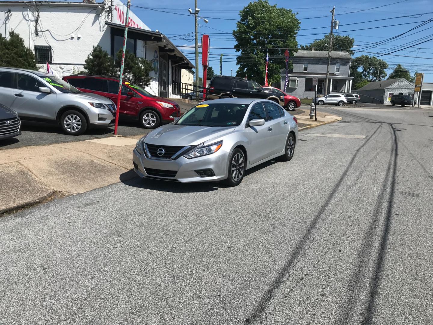 2017 Silver /Gray Nissan Altima SV (1N4AL3AP0HC) with an 2.5 V4 engine, Automatic transmission, located at 577 Chester Pike, Prospect Park, PA, 19076, (610) 237-1015, 39.886154, -75.302338 - 2017 Nissan Altima SV: New PA inspection, backup camera, great on gas, SUPER CLEAN, runs LIKE NEW! This vehicle comes inspected and has been given a bumper to bumper safety check. It is very clean, reliable, and well maintained. We offer a unique pay plan that is known for being the easiest and f - Photo#1